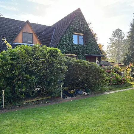 Beautiful House With A Huge Garden Feriehus