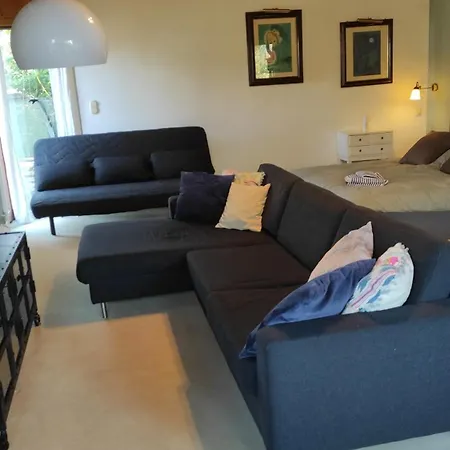 Beautiful House With A Huge Garden Feriehus