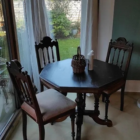 Beautiful House With A Huge Garden Feriehus