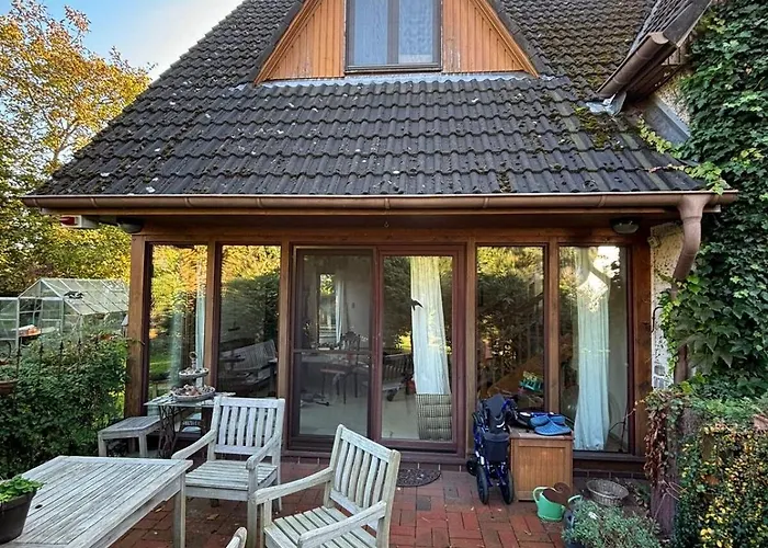 Beautiful House With A Huge Garden Halstenbek