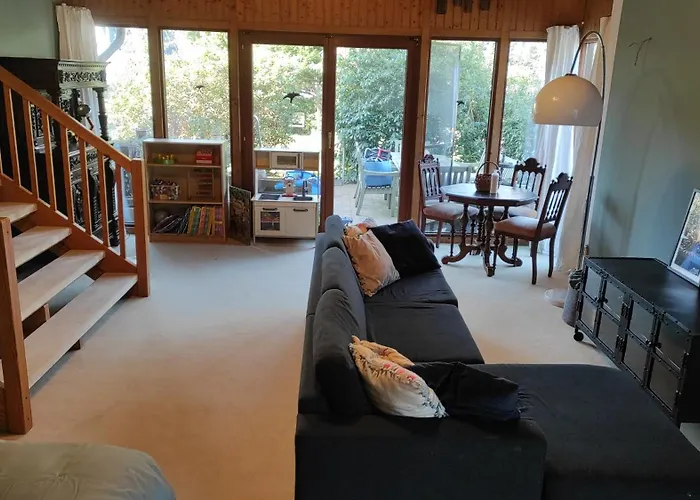 Beautiful House With A Huge Garden Holiday home *